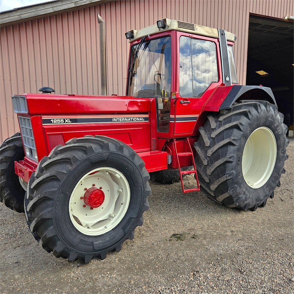 CASE IH 1255 XL - Tracteur agricole: photos 1 CASE IH 1255 XL - Tracteur agricole: photos 1