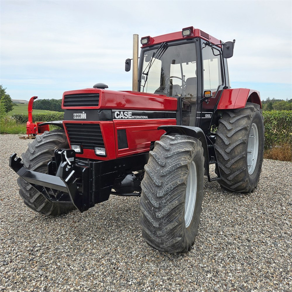 CASE IH 1255XL - Tracteur agricole: photos 4 CASE IH 1255XL - Tracteur agricole: photos 4