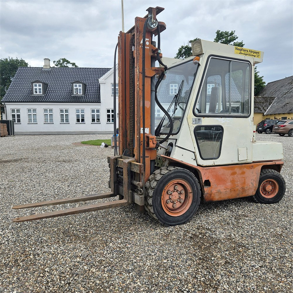 Datsun Unknown - Chariot élévateur: photos 1 Datsun Unknown - Chariot élévateur: photos 1