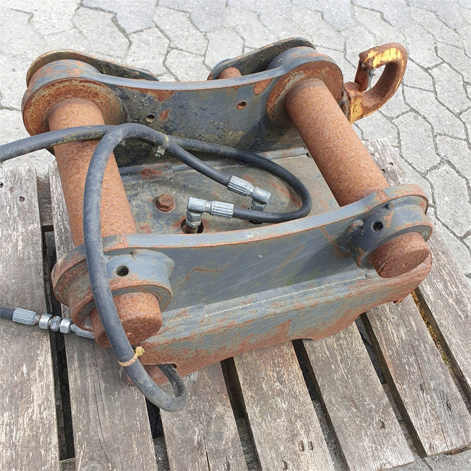 Engcon S45 - Attache rapide pour Pelle: photos 3 Engcon S45 - Attache rapide pour Pelle: photos 3