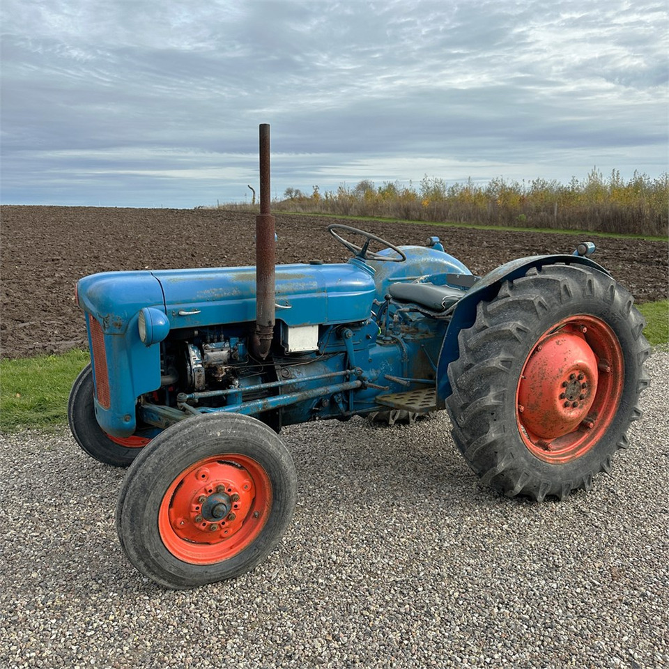 Ford Dexta T3 - Tracteur agricole: photos 1 Ford Dexta T3 - Tracteur agricole: photos 1