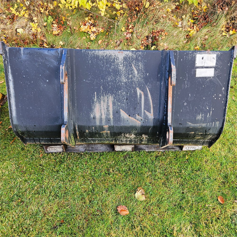 Giant 130 cm - Godet pour chargeur: photos 3 Giant 130 cm - Godet pour chargeur: photos 3