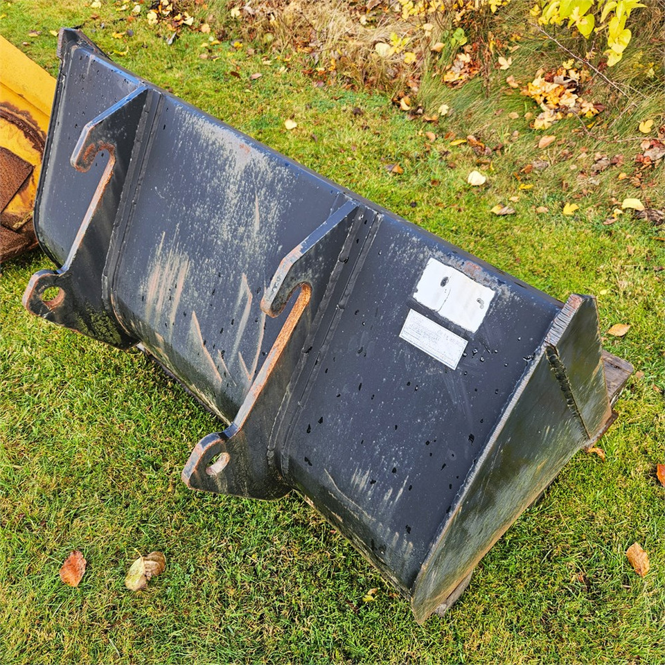 Giant 130 cm - Godet pour chargeur: photos 5 Giant 130 cm - Godet pour chargeur: photos 5