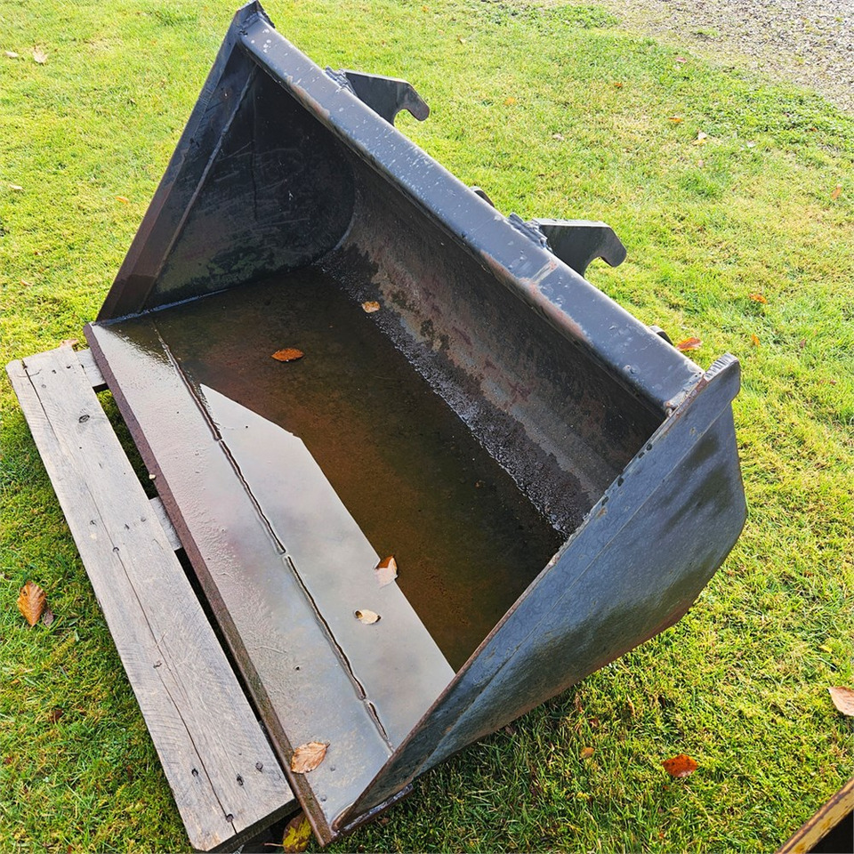 Giant 130 cm - Godet pour chargeur: photos 1 Giant 130 cm - Godet pour chargeur: photos 1