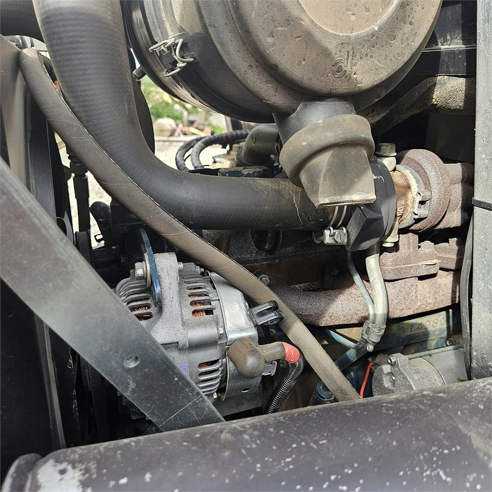 Chargeuse sur pneus Giant V452T X-TRA HD: photos 47