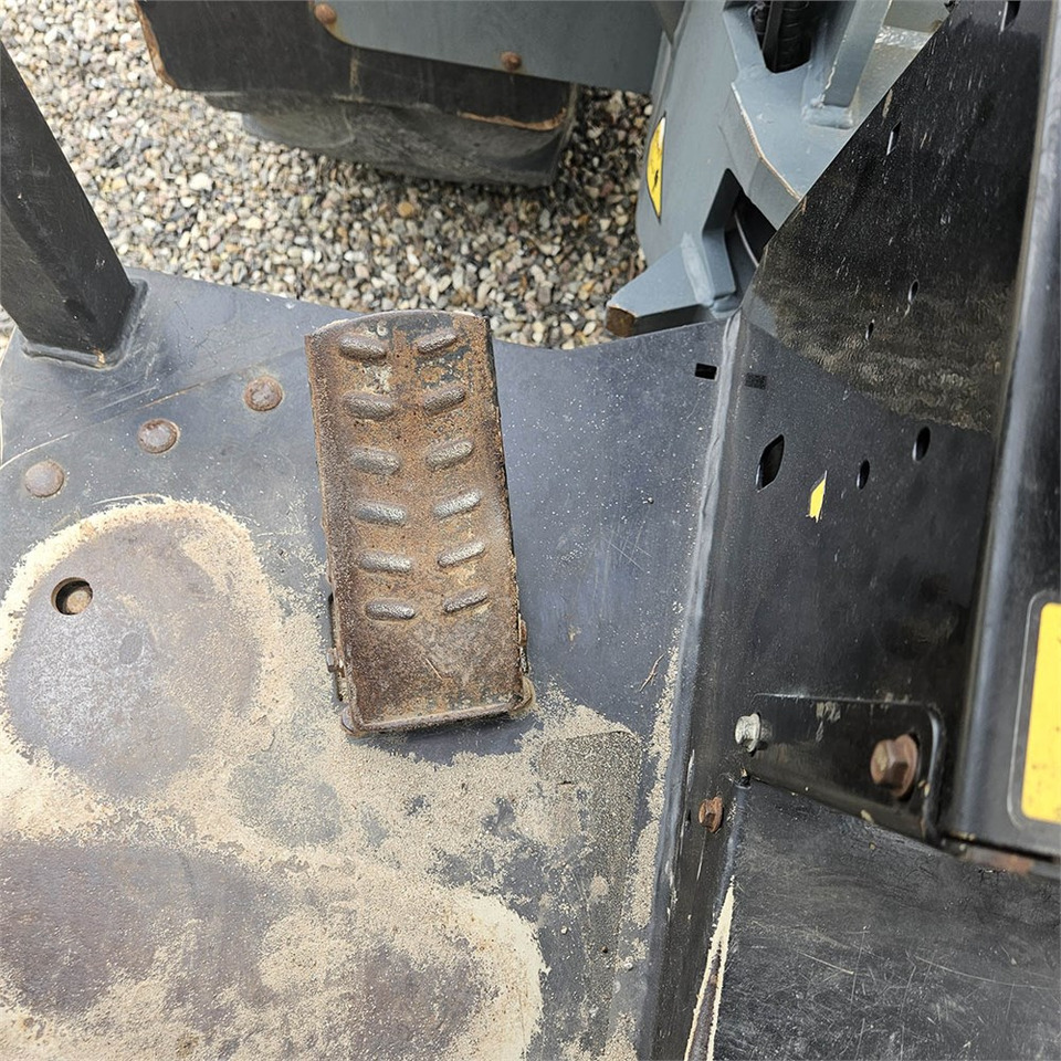 Chargeuse sur pneus Giant V452T X-TRA HD: photos 23