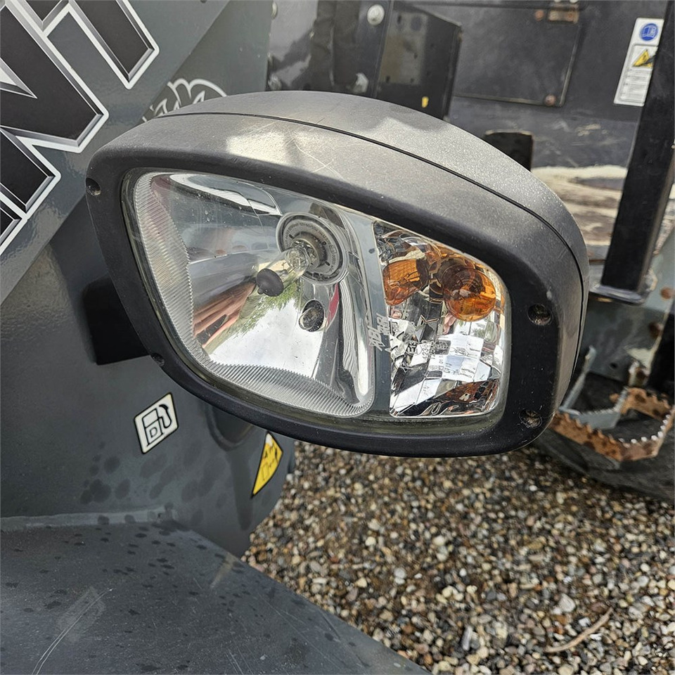 Chargeuse sur pneus Giant V452T X-TRA HD: photos 29