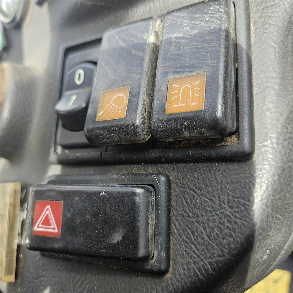 Chargeuse sur pneus Giant V452T X-TRA HD: photos 19