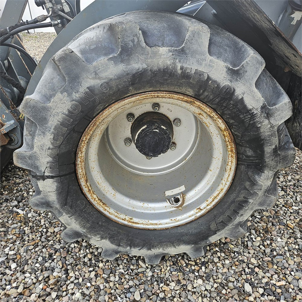 Chargeuse sur pneus Giant V452T X-TRA HD: photos 48