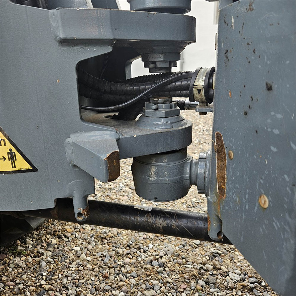 Chargeuse sur pneus Giant V452T X-TRA HD: photos 31