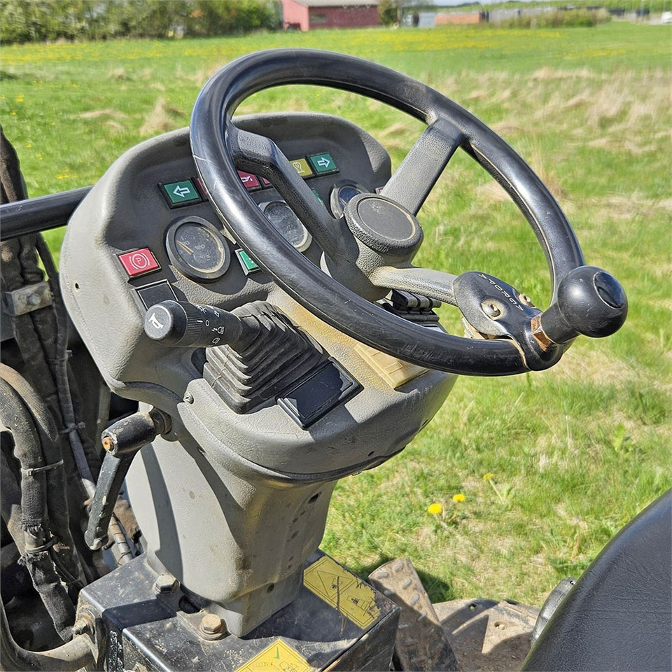 Mini chargeuse Giant V452T X-TRA HD: photos 23