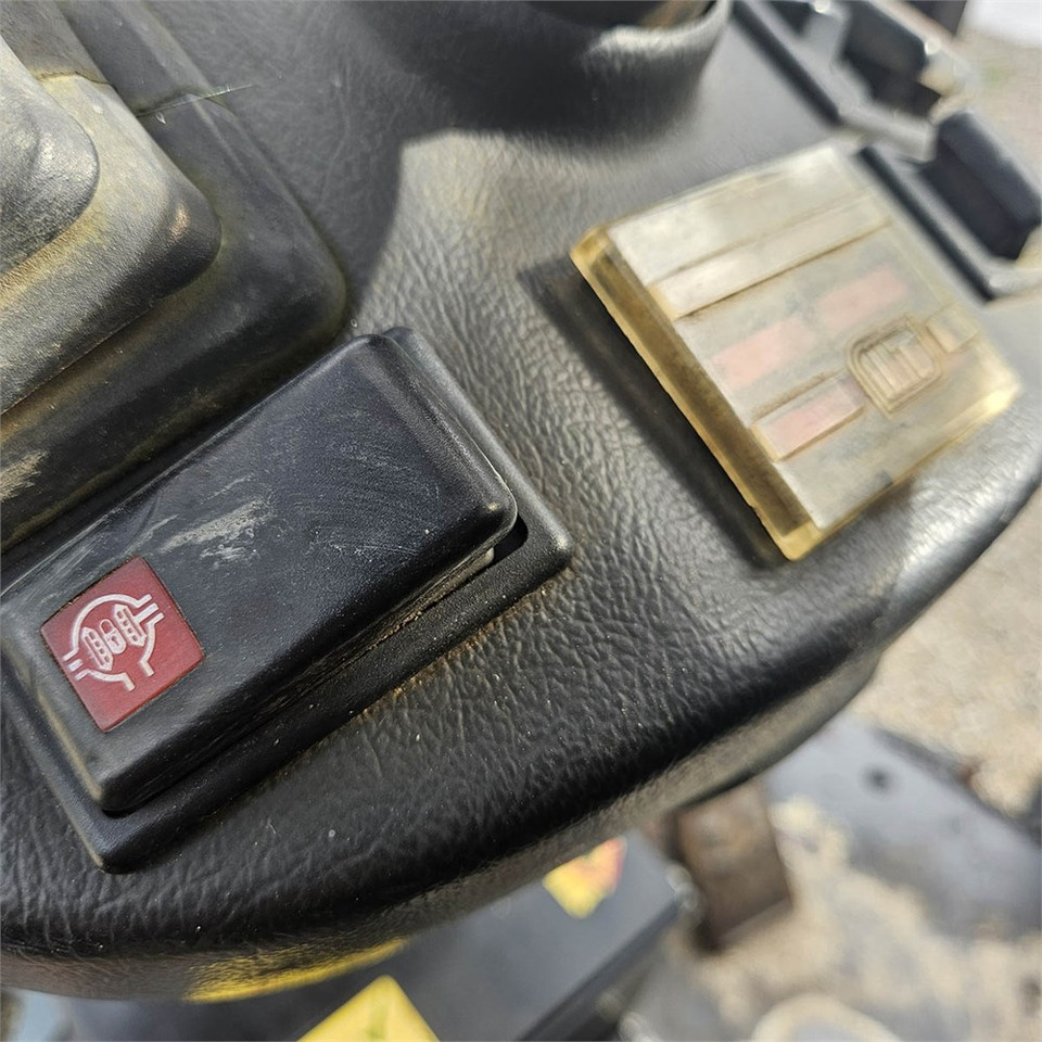 Chargeuse sur pneus Giant V452T X-TRA HD: photos 20