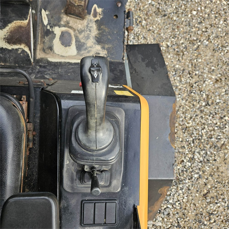 Chargeuse sur pneus Giant V452T X-TRA HD: photos 12