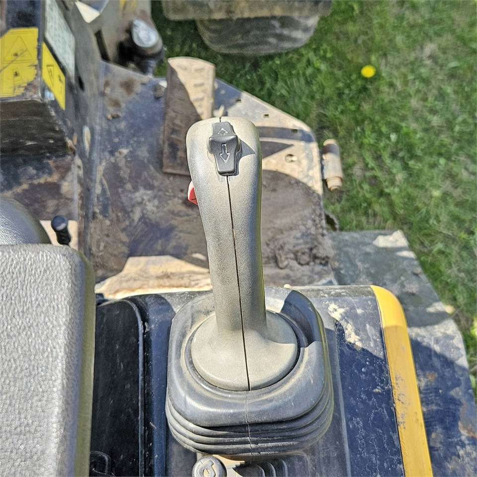 Mini chargeuse Giant V452T X-TRA HD: photos 18