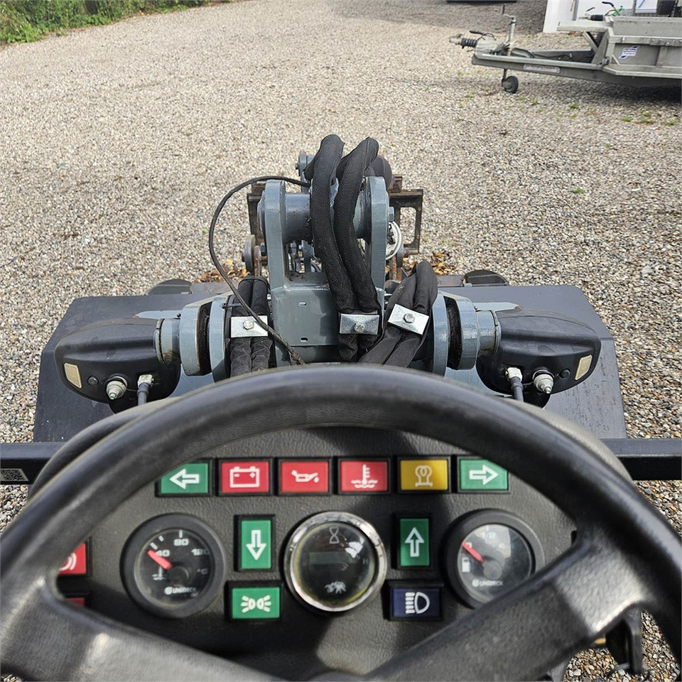 Chargeuse sur pneus Giant V452T X-TRA HD: photos 22