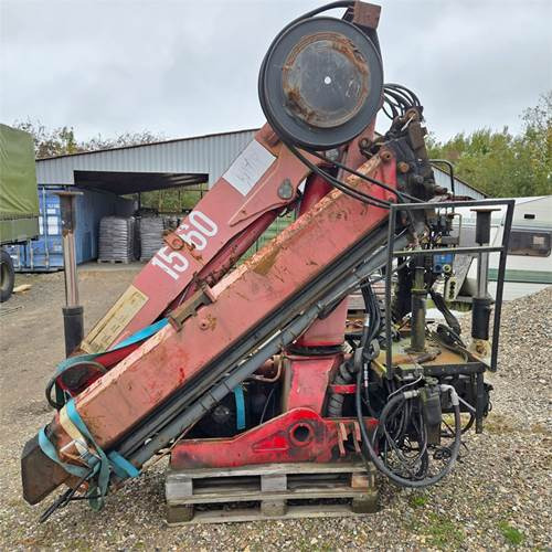 HMF 1560 - Grue auxiliaire: photos 2 HMF 1560 - Grue auxiliaire: photos 2