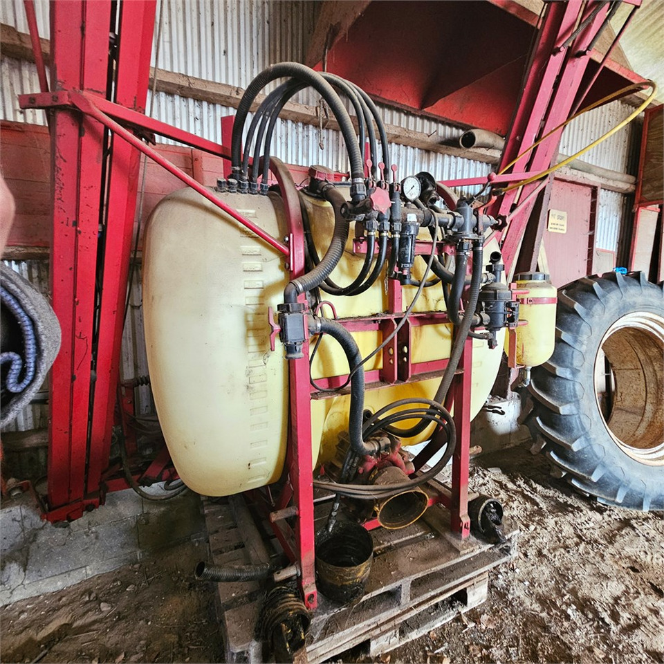 Hardi LXY 800 - Pulvérisateur: photos 1 Hardi LXY 800 - Pulvérisateur: photos 1