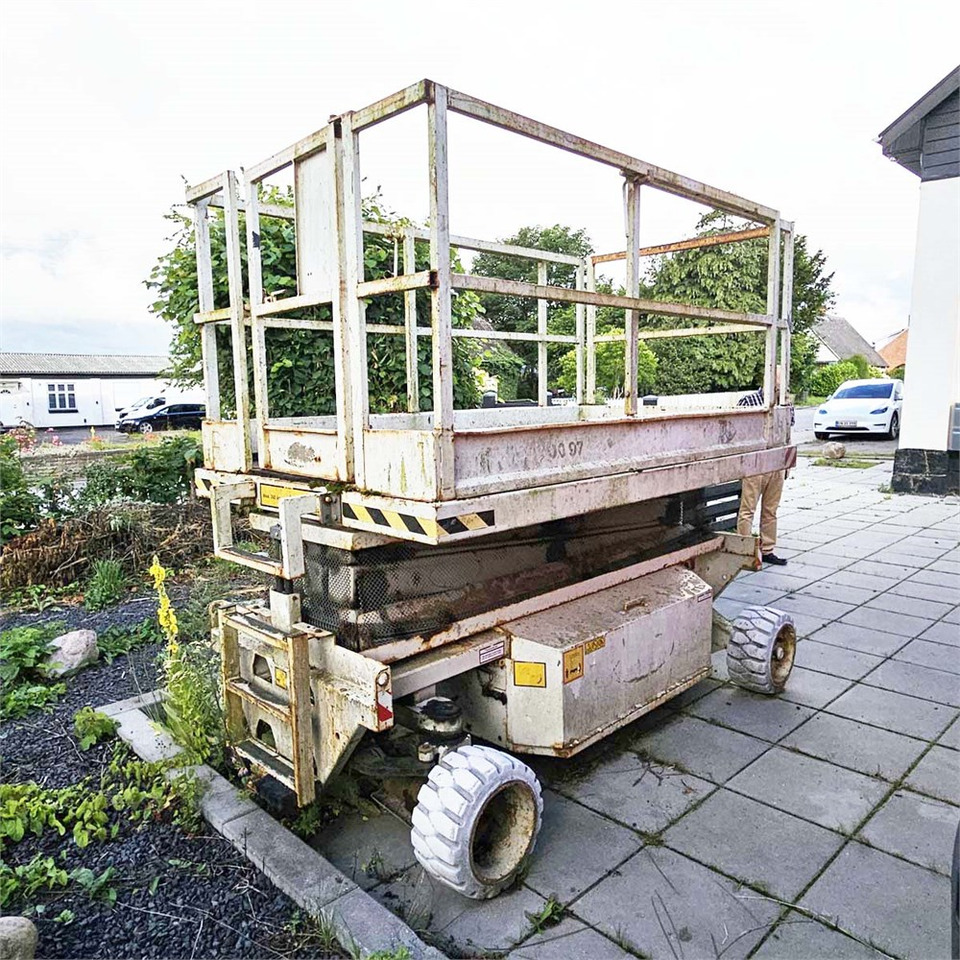 Holland Lift MONOSTAR Y-83EL16 - Nacelle ciseaux: photos 2 Holland Lift MONOSTAR Y-83EL16 - Nacelle ciseaux: photos 2