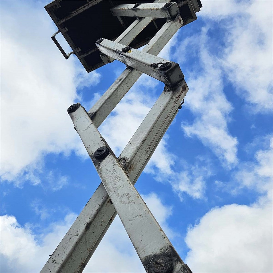 Holland Lift MONOSTAR Y-83EL16 - Nacelle ciseaux: photos 5 Holland Lift MONOSTAR Y-83EL16 - Nacelle ciseaux: photos 5