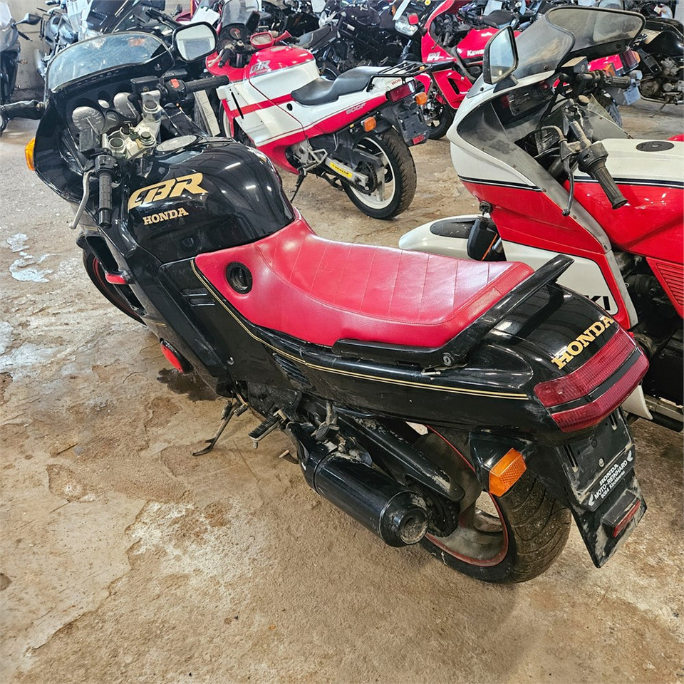 Honda CBR1000F - Motocyclette: photos 5 Honda CBR1000F - Motocyclette: photos 5