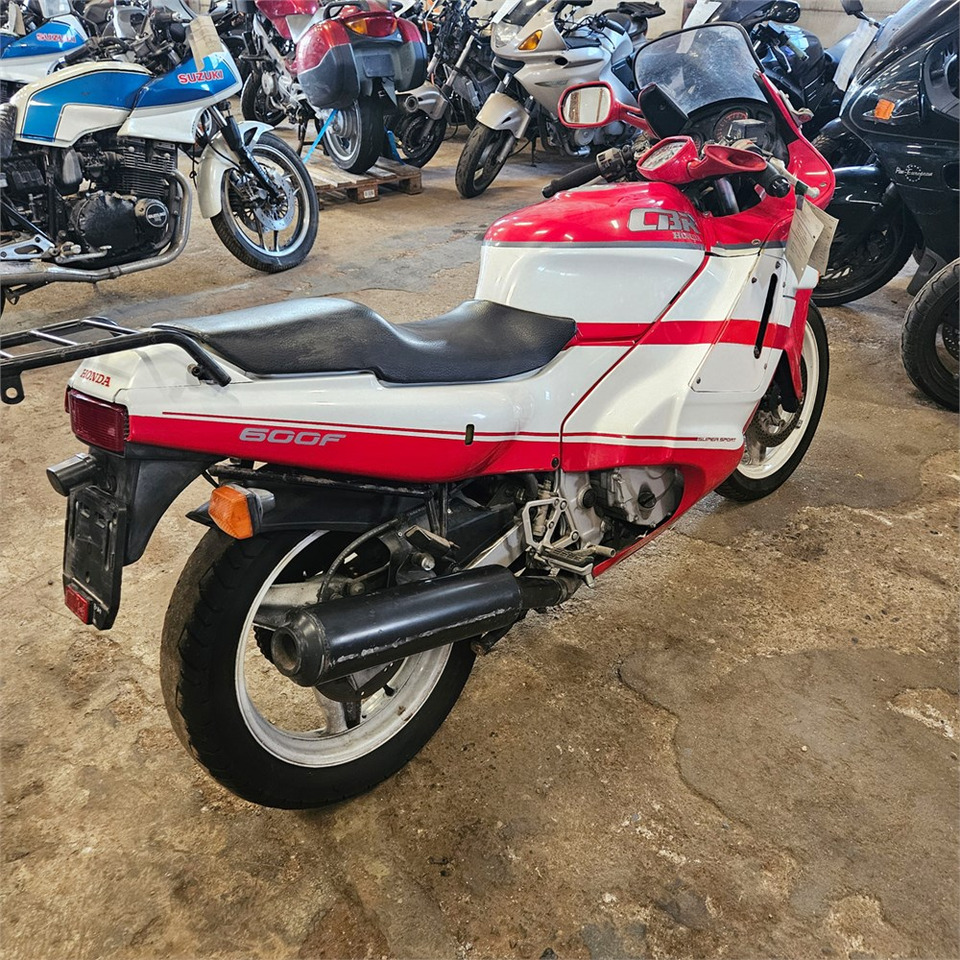 Honda CBR600F Super sport - Motocyclette: photos 5 Honda CBR600F Super sport - Motocyclette: photos 5
