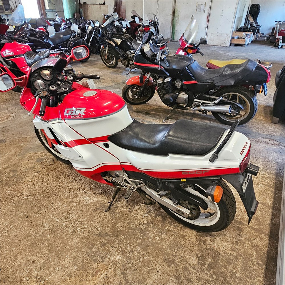 Honda CBR600F Super sport - Motocyclette: photos 3 Honda CBR600F Super sport - Motocyclette: photos 3