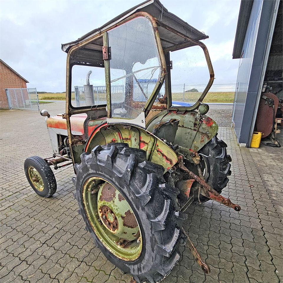 IH 276 - Tracteur agricole: photos 4 IH 276 - Tracteur agricole: photos 4
