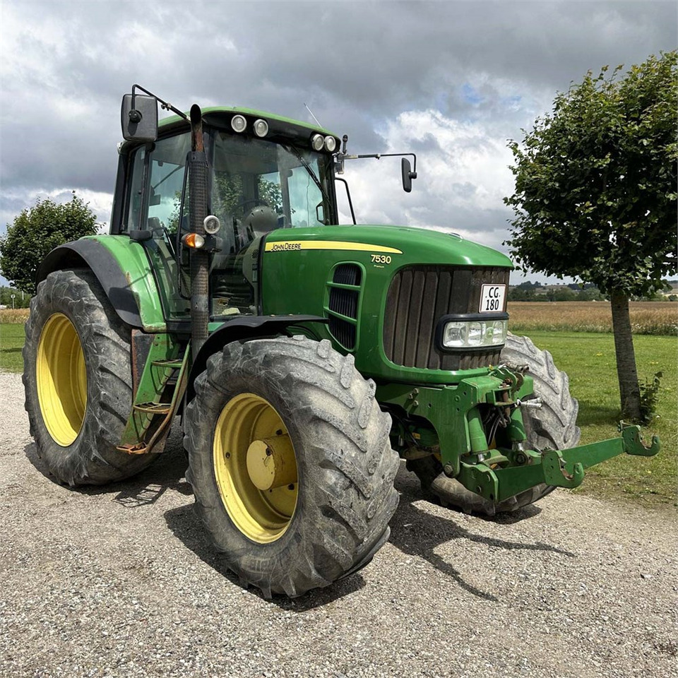 Tracteur agricole John Deere 7530: photos 8