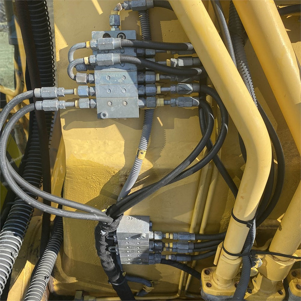 Pelle sur chenille Komatsu PC210 LC-8K: photos 12