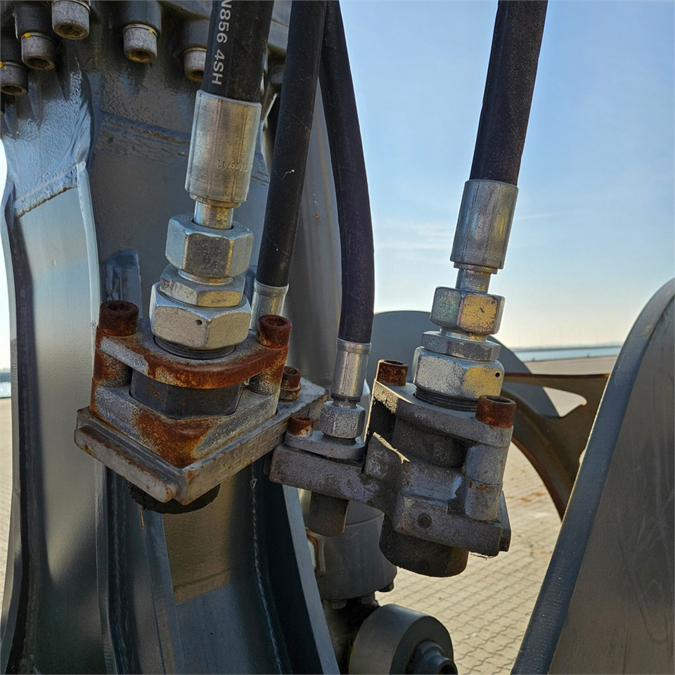 Pelle de manutention Liebherr GMH 120-1: photos 13