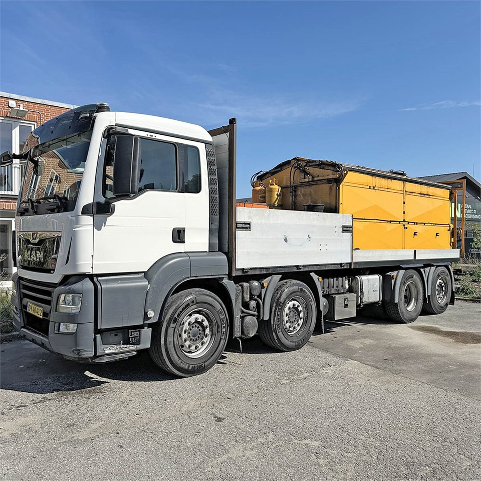 MAN TG 35. 8x2-6 BL - Camion plateau, Répandeuse: photos 1 MAN TG 35. 8x2-6 BL - Camion plateau, Répandeuse: photos 1