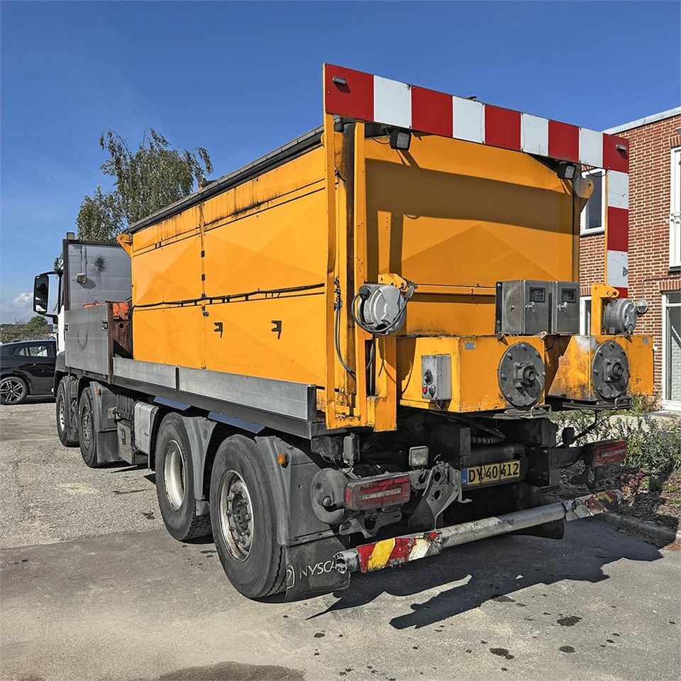 MAN TG 35. 8x2-6 BL - Camion plateau, Répandeuse: photos 4 MAN TG 35. 8x2-6 BL - Camion plateau, Répandeuse: photos 4