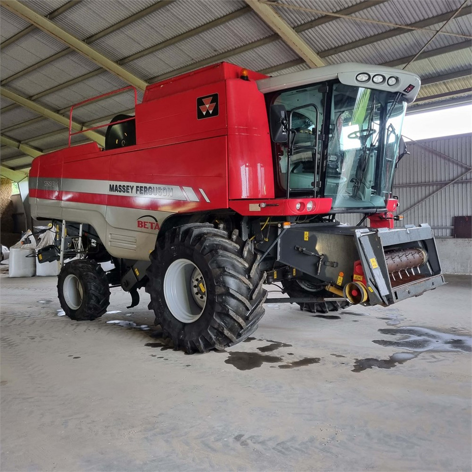 Massey Ferguson 7270 BETA - Matériel de récolte: photos 1 Massey Ferguson 7270 BETA - Matériel de récolte: photos 1