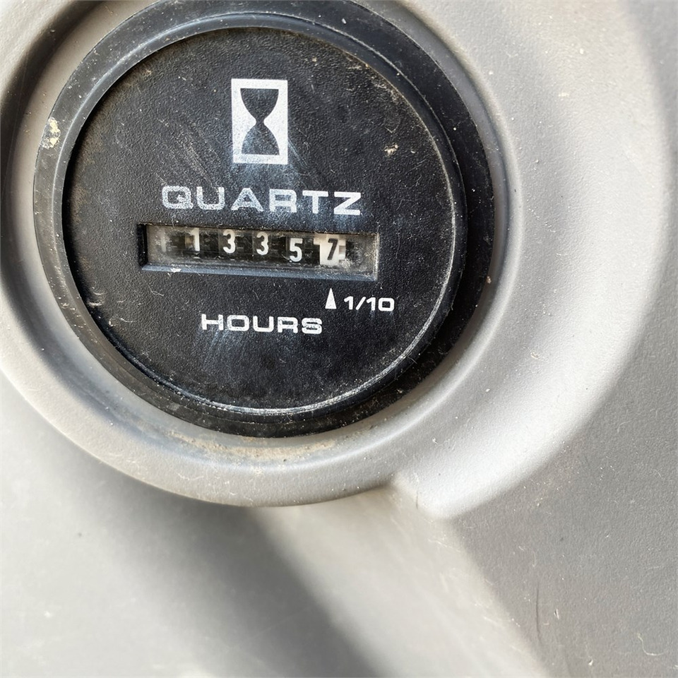 Pelle sur chenille New Holland E 265 B: photos 15 Pelle sur chenille New Holland E 265 B: photos 15