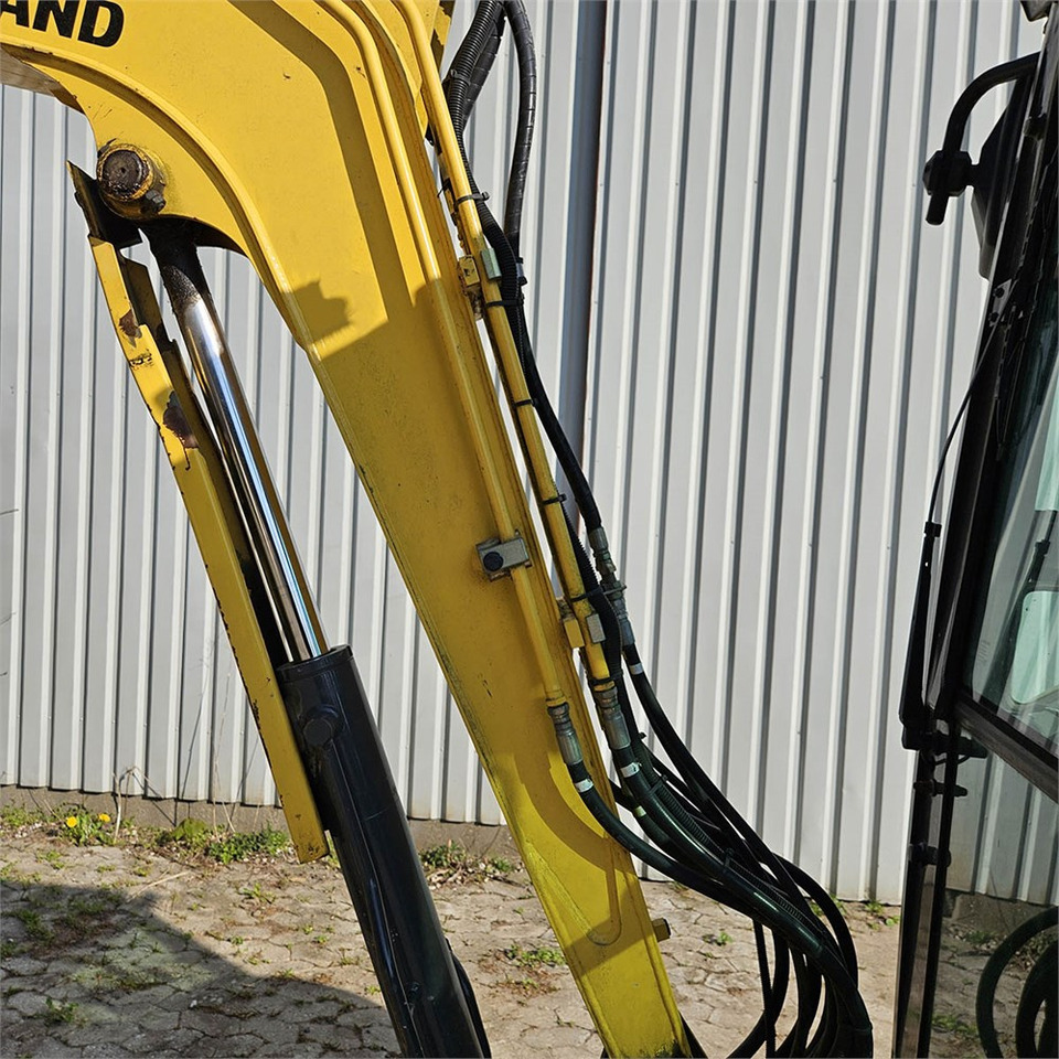 Mini pelle New Holland E26C: photos 22