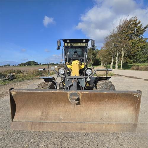 Niveleuse New Holland F 106.7A: photos 8 Niveleuse New Holland F 106.7A: photos 8
