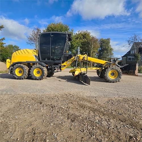 Niveleuse New Holland F 106.7A: photos 6 Niveleuse New Holland F 106.7A: photos 6