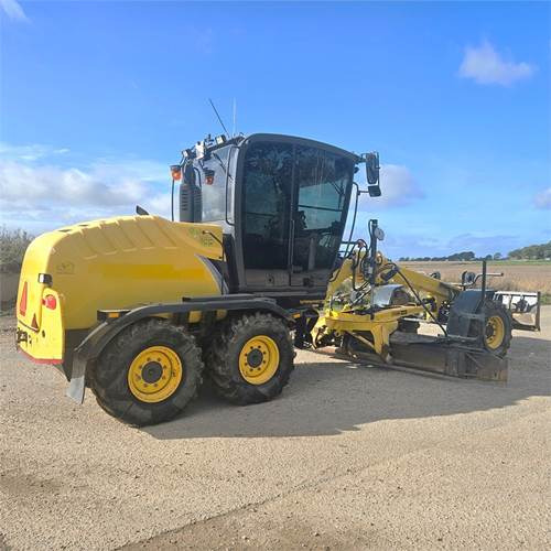 New Holland F 106.7A - Niveleuse: photos 2 New Holland F 106.7A - Niveleuse: photos 2