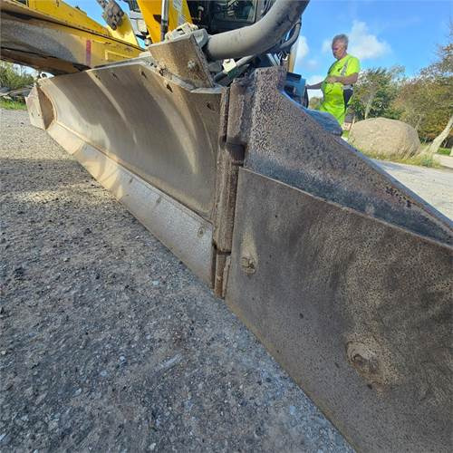 Niveleuse New Holland F 106.7A: photos 28 Niveleuse New Holland F 106.7A: photos 28