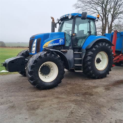 New Holland T8050 Class 5 - Tracteur agricole: photos 5 New Holland T8050 Class 5 - Tracteur agricole: photos 5