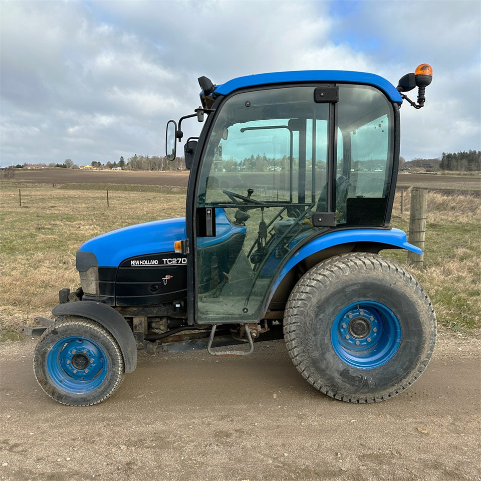New Holland TC27D - Tracteur communal: photos 3 New Holland TC27D - Tracteur communal: photos 3