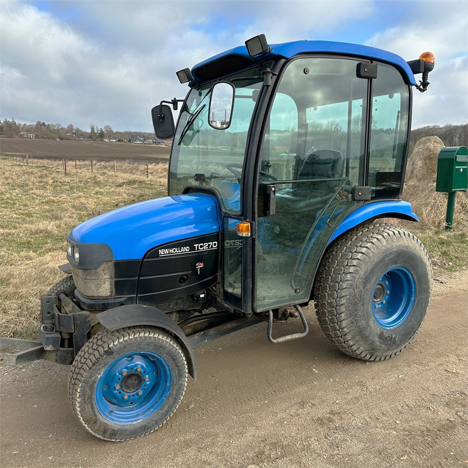 New Holland TC27D - Tracteur communal: photos 1 New Holland TC27D - Tracteur communal: photos 1