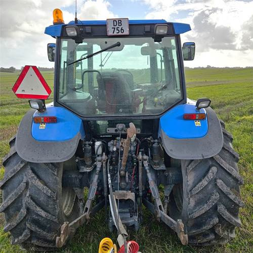 New Holland TM165 - Tracteur agricole: photos 5 New Holland TM165 - Tracteur agricole: photos 5