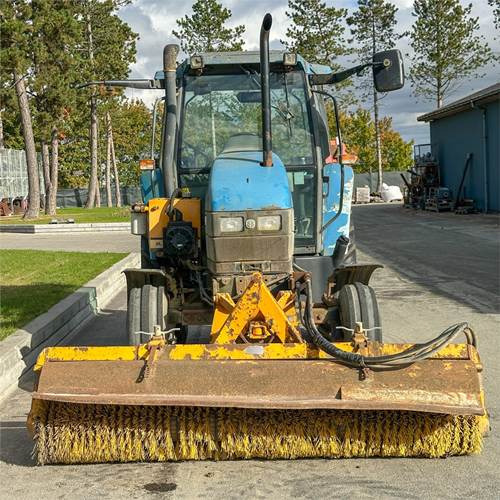 New Holland TS90 - Tracteur agricole: photos 2 New Holland TS90 - Tracteur agricole: photos 2
