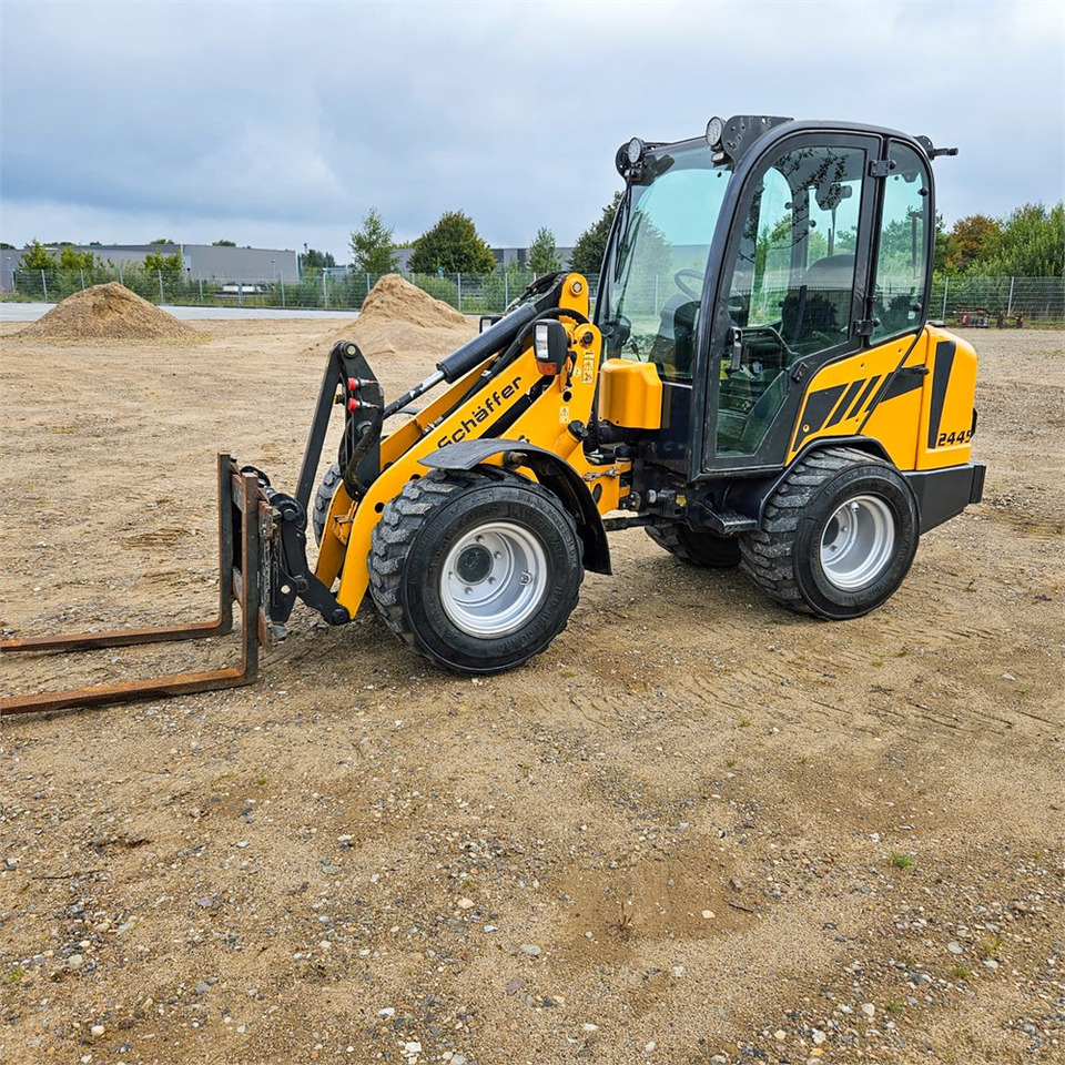 Schaeff 2445 - Chargeuse sur pneus: photos 1 Schaeff 2445 - Chargeuse sur pneus: photos 1