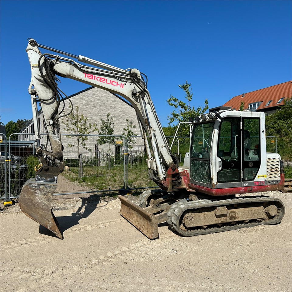 Takeuchi TB175 - Mini pelle: photos 1 Takeuchi TB175 - Mini pelle: photos 1