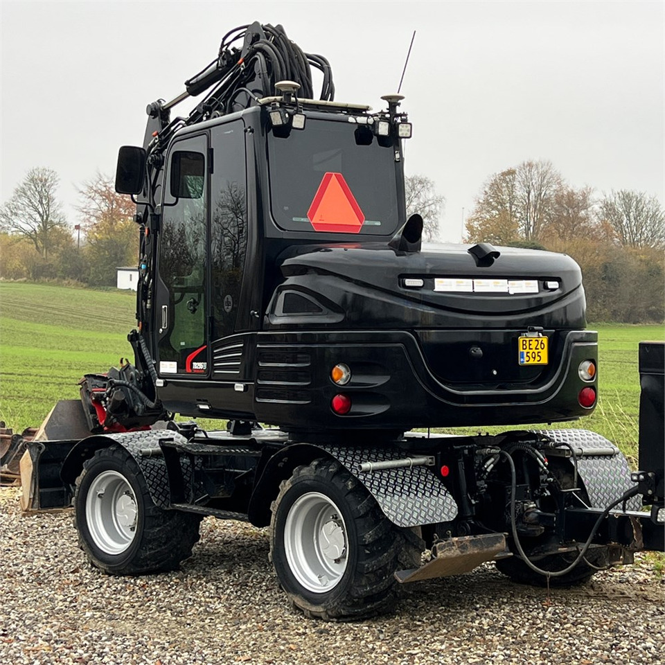 Takeuchi TB295 W - Pelle sur pneus: photos 5 Takeuchi TB295 W - Pelle sur pneus: photos 5
