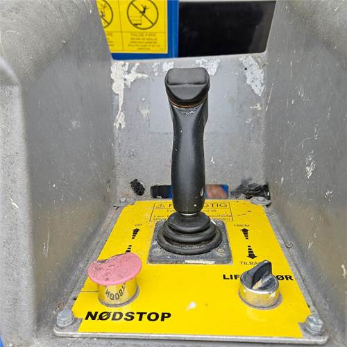 UpRight MX19 - Nacelle ciseaux: photos 3 UpRight MX19 - Nacelle ciseaux: photos 3