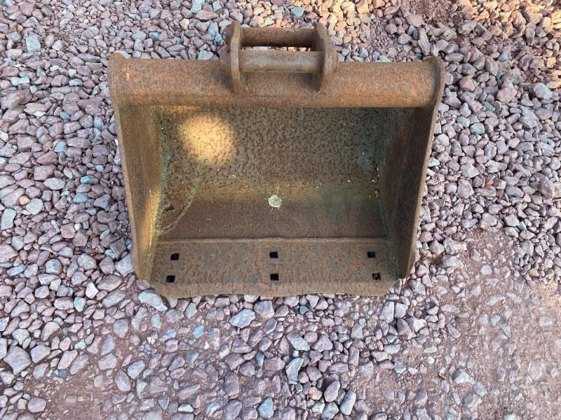 GEITH 40 CM POUR MINIPELLE - Godet pour pelle pour Engins de chantier: photos 2 GEITH 40 CM POUR MINIPELLE - Godet pour pelle pour Engins de chantier: photos 2