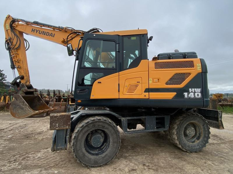 Hyundai HW 140 - Pelle sur pneus: photos 1 Hyundai HW 140 - Pelle sur pneus: photos 1
